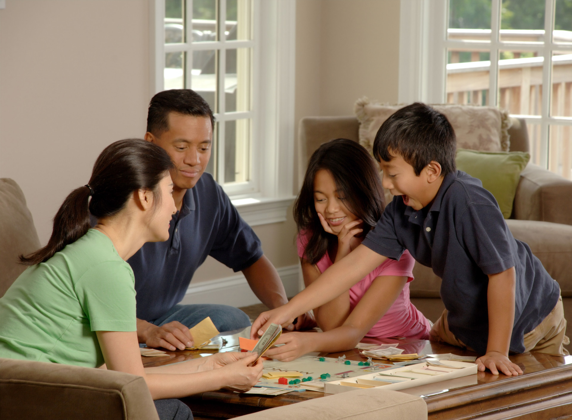 Zahrajte si s rodinou rôzne spoločenské hry (ilu)