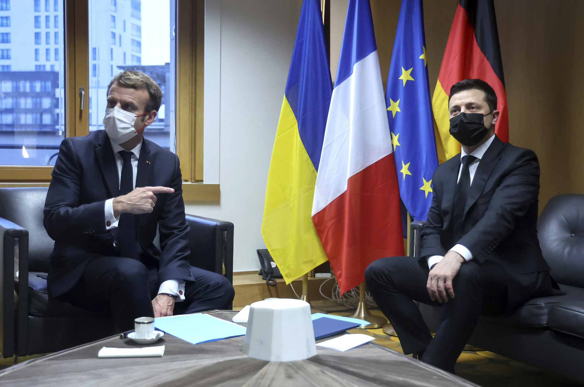 Francúzsky prezident Emmanuel Macron a ukrajinský prezident Volodymyr Zelenský