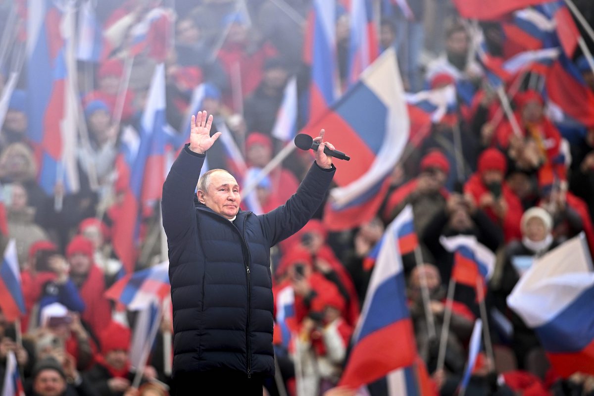 Štadión aplaudoval Putinovi, televízia ho stopla v polovici vety