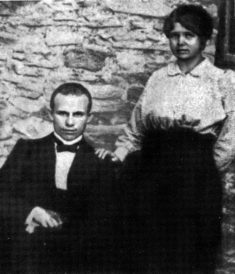 Chruščov s prvou manželkou Jefrosíniou na snímke z roku 1916.
