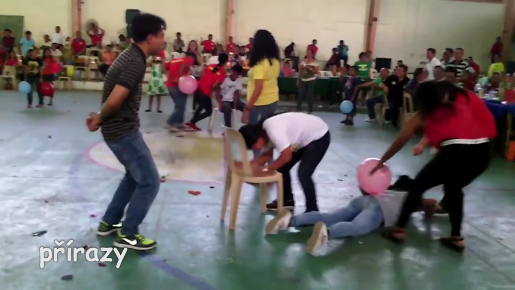 Kopulačn&aacute; hra &scaron;tudentov sa nečakane zvrtla286