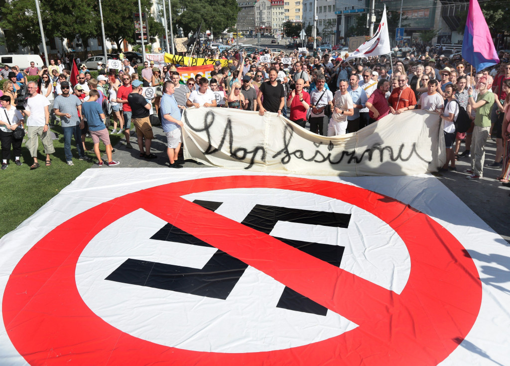 Dva protesty v Bratislave, Stop likvidácii Európy a Antifašistická mobilizácia, fašisti, antifašisti