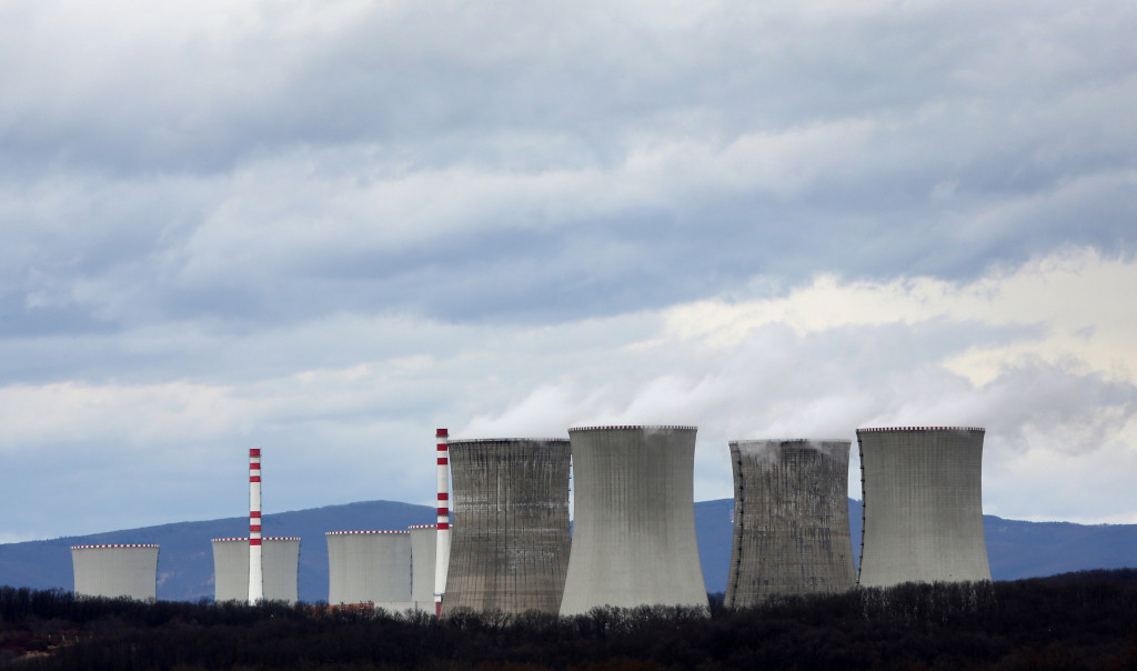 Dostavba Mochoviec. Vyvážený energetický mix a zvyšovanie bezpečnosti dodávok energie sú cieľmi v oblasti energetiky. Podpora bude smerovať do zelených zdrojov, ale aj jadra. Vláda vytvorí podmienky pre dostavbu 3. a 4. bloku jadrovej elektrárne Mochovce. Analyzuje aj možnosti nového jadrového zdroja v lokalite Jaslovské Bohunice.
13 percent spotreby elektriny na Slovensku pokryje dostavba každého z dvojice dokončovaných reaktorov.