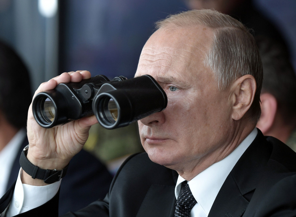Vladimir Putin dáva aj počas vojenských cvičení ľuďom jasne najavo, že je neohrozeným lídrom svojej krajiny.