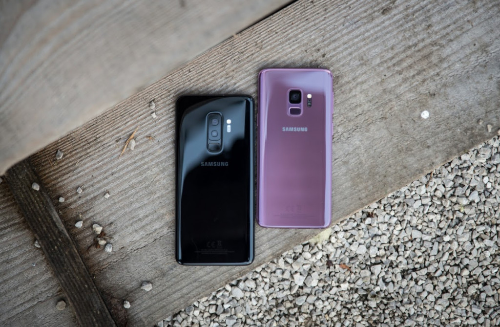 V&yacute;robca s najv&auml;č&scaron;&iacute;m podielom predaja smartf&oacute;nov, juhok&oacute;rejsk&yacute; Samsung, skr&aacute;tka vie, ako na to. T&aacute;to st&aacute;lica produkuje smartf&oacute;ny, ktor&eacute; pravidelne zaujm&uacute; a slu&scaron;ne sa pred&aacute;vaj&uacute;. Najsk&ocirc;r sme spoznali Samsung Galaxy S9 a S9 Plus. Ich jedinou nev&yacute;hodou bolo to, že sa až pr&iacute;li&scaron; podobali na svojich predchodcov Galaxy S8 a S8 Plus a pon&uacute;kali oproti nim len veľmi m&aacute;lo noviniek. Inak &scaron;lo o veľmi vydaren&eacute; k&uacute;sky hardv&eacute;ru i softv&eacute;ru, ktor&eacute; sa vyznačovali v&yacute;born&yacute;mi fotografiami i videami. S9 obsahoval &ldquo;iba&rdquo; jeden fotoapar&aacute;t na zadnej strane, S9 Plus už mal dvojicu. 