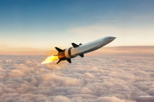 Nákres letu americkej hypersonickej rakety HAWC.  