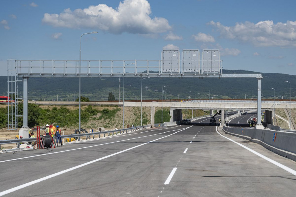 a3ebb393-f301-43ab-b0c5-d5982bf0820b