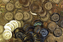 Každý obchodník, ktorý je na to technicky vybavený, musí bitcoin akceptovať ako platidlo (ilu)
