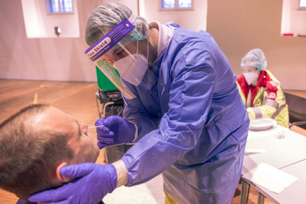 Dobrou spr&aacute;vou je, že klesol počet hospitalizovan&yacute;ch pacientov