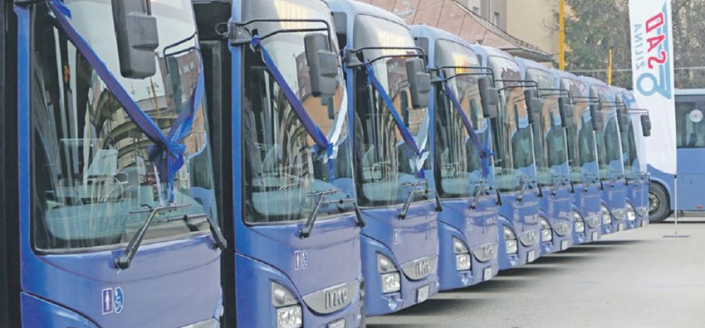 Pre Žilinský samosprávny kraj jazdia dve spoločnosti – Slovenská autobusová doprava Žilina a Arriva Liorbus.