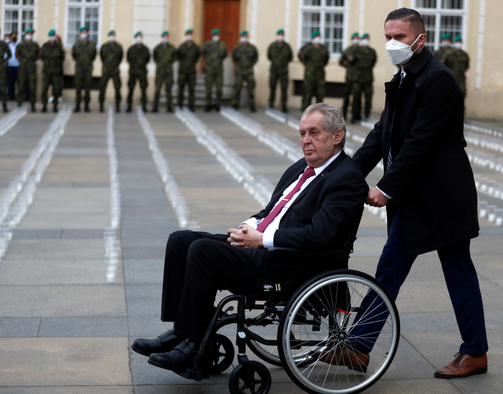 Český prezident zostáva v nemocnici. Jeho zdravotný stav mu neumožňuje pracovať naplno (ilu)