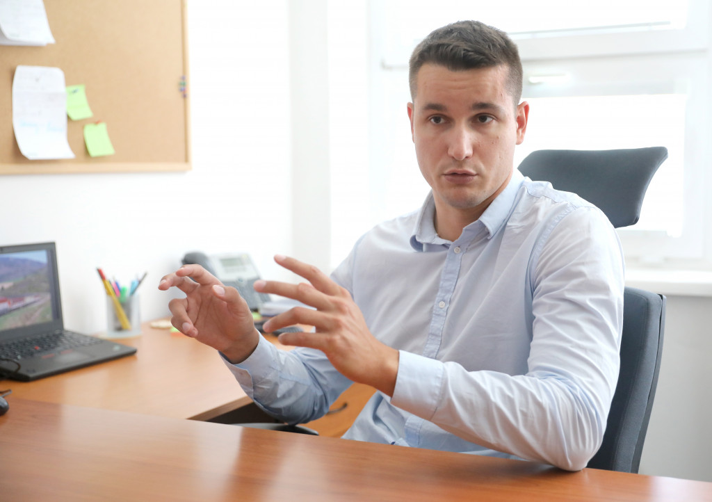 adfdc4cb-caeb-4442-9879-e77448685928