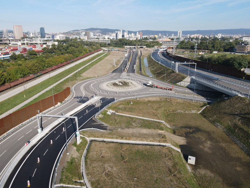 eaa64952-de60-442e-80f9-46ca2812508c