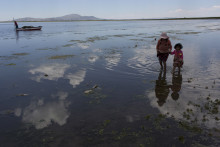 Jazero Titikaka vysychá čoraz viac (ilu)