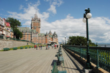 Navštívte mesto Quebec v Kanade. Oblasť si zachovala svoju francúzsku kultúru a jazyk, takže nie je žiadnym prekvapením, že je nasiaknutá romantickou atmosférou.