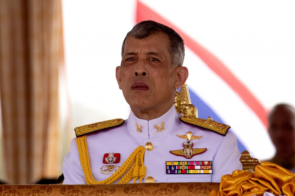 Thajský kráľ sa bojí zvrhnutia