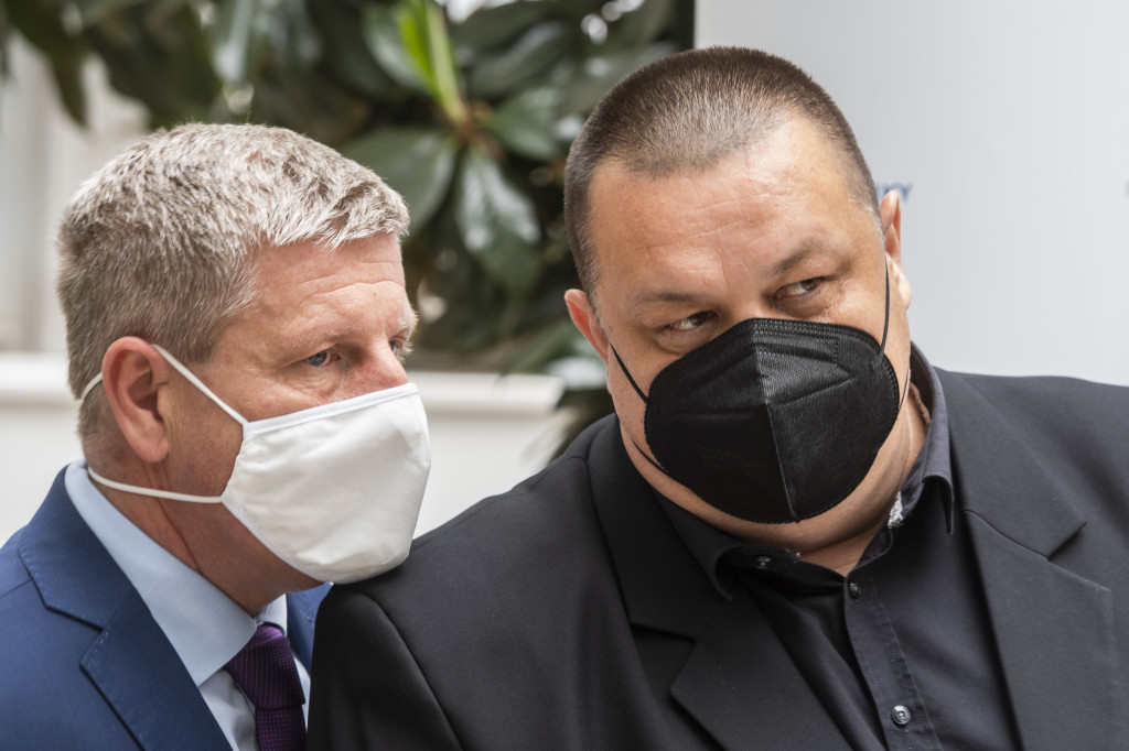 50e0699d-e1ba-4adf-a8bf-7912e0b49406