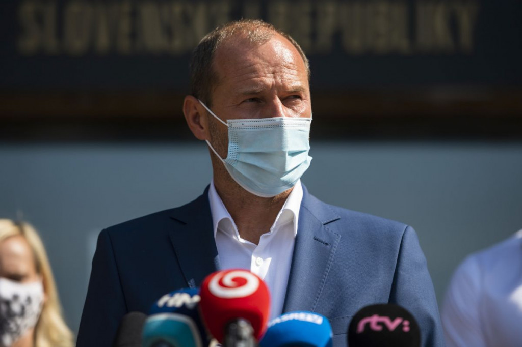 98921513-d60a-47f8-b187-1be324863fc7