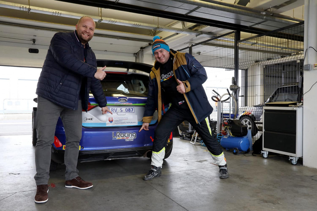 fee5bca2-f8e6-49a3-9db8-15b2b7510139