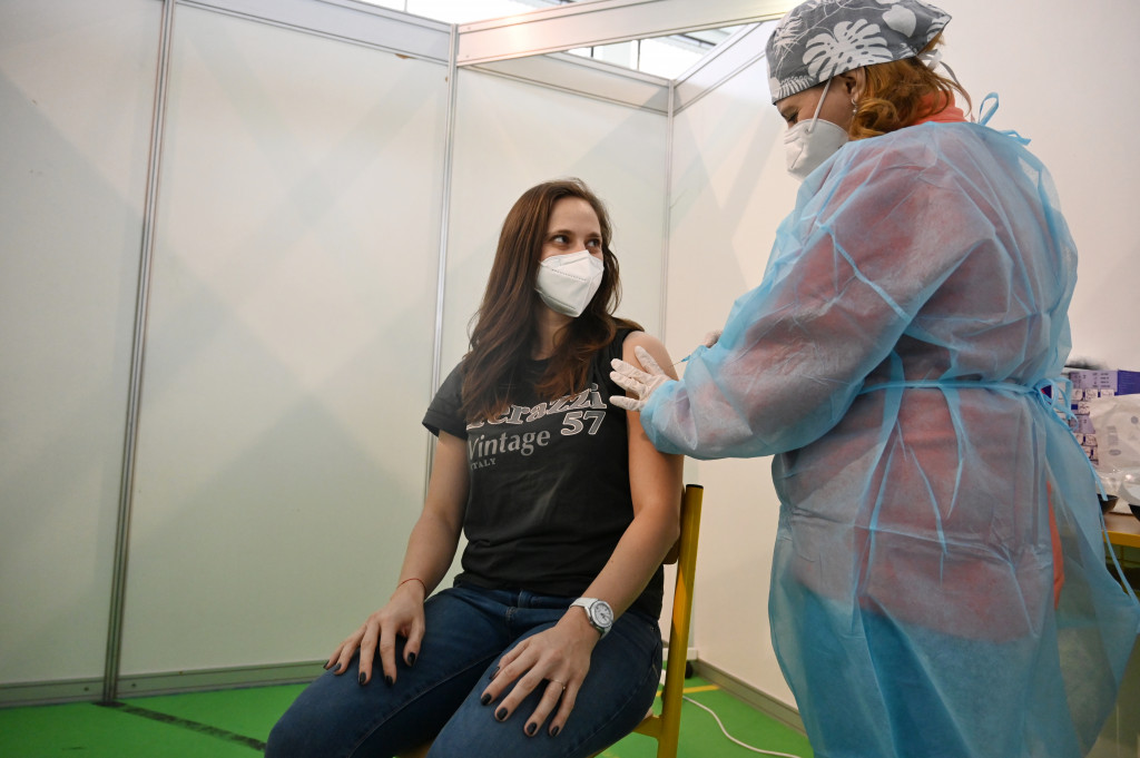 Očkovanie vo veľkokapacitnom očkovacom centre v Trnave