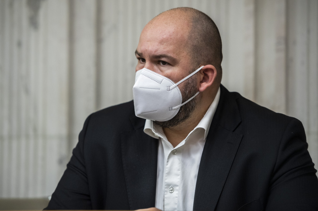 0f9fff68-e96b-43ff-aebe-360ef2148afb