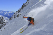 Chamonix Mont-Blanc patrí k najstarším lyžiarskym strediskám v Európe. Budete tu počuť jazyky zo všetkých kútov sveta. Ľudia, ktorí sem prichádzajú milujú lyžovanie, horolezectvo ale aj legendy, ktoré sa k oblasti Mont Blancu viažu. 

Chamonix ponúka množstvo svahov na všetkých úrovniach, pričom každý lyžiarsky areál je ničím výnimočný. Zjazdovky sú veľmi dlhé a niektoré aj poriadne prudké. 
