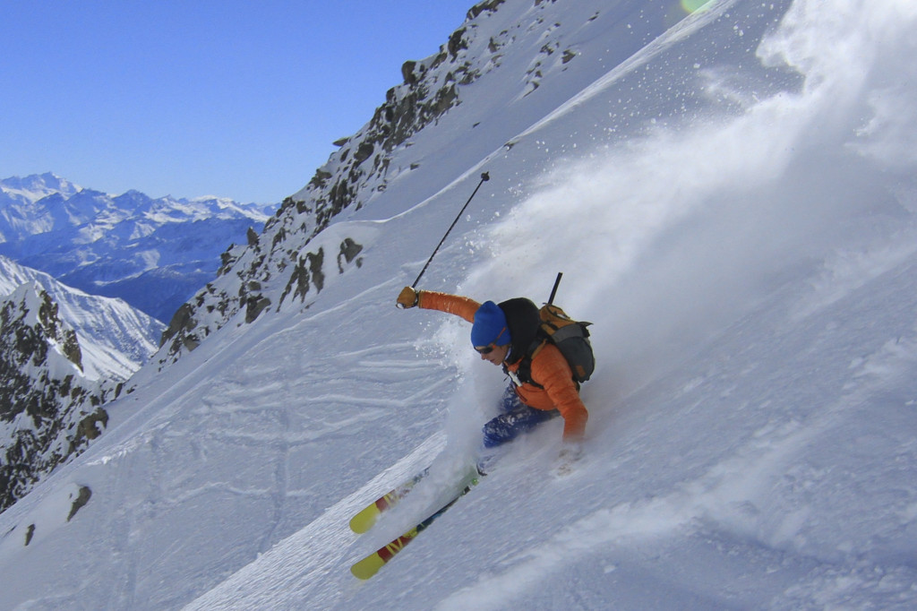 Chamonix Mont-Blanc patrí k najstarším lyžiarskym strediskám v Európe. Budete tu počuť jazyky zo všetkých kútov sveta. Ľudia, ktorí sem prichádzajú milujú lyžovanie, horolezectvo ale aj legendy, ktoré sa k oblasti Mont Blancu viažu. 

Chamonix ponúka množstvo svahov na všetkých úrovniach, pričom každý lyžiarsky areál je ničím výnimočný. Zjazdovky sú veľmi dlhé a niektoré aj poriadne prudké. 
