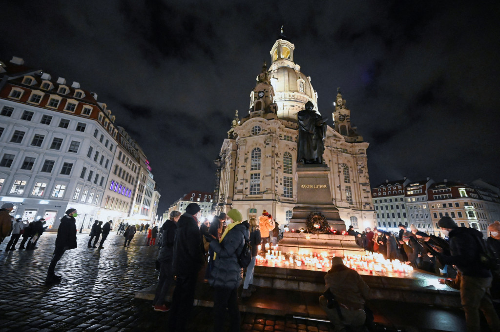 d915d3ef-81f3-4f2b-ae3f-4a40fe67e359