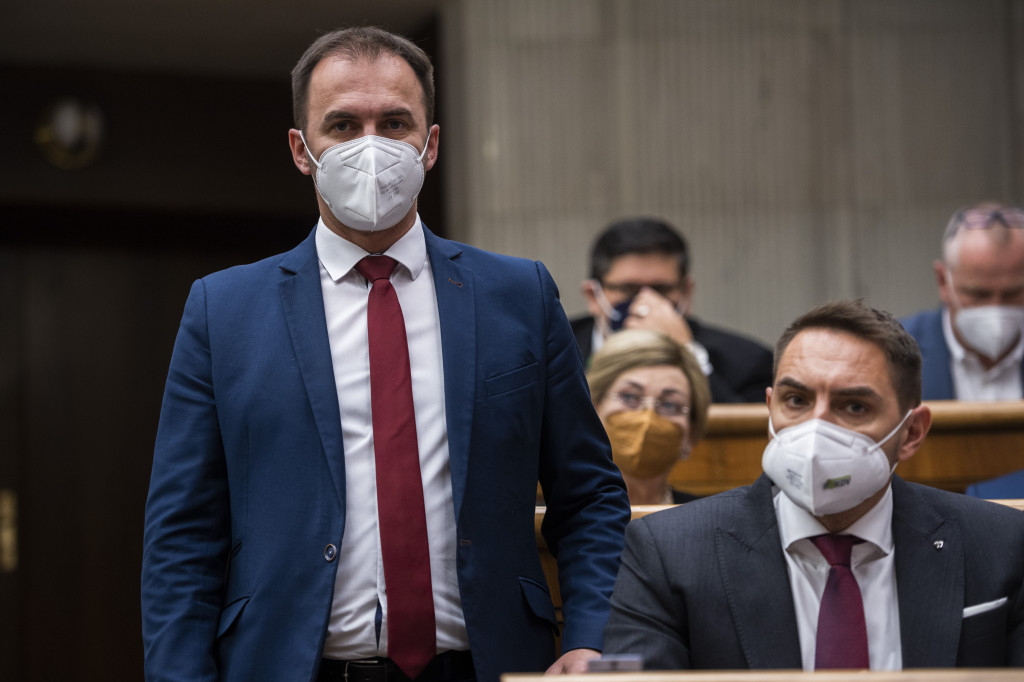 1b8ea3b5-c73a-4816-8839-0579b0bb87ff