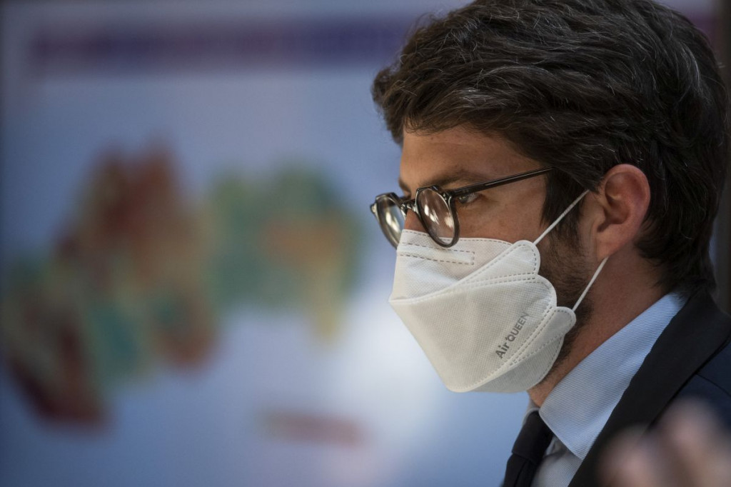 64950760-005a-4bb1-b37c-56191a29541f