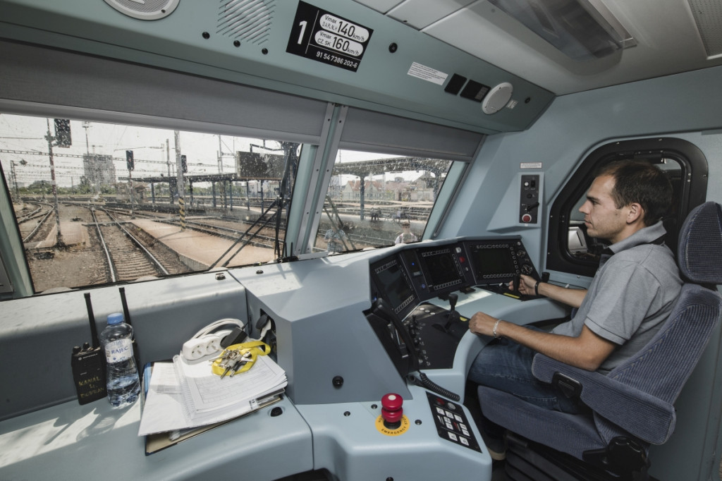 f741b073-ee94-4295-b74d-07512cf24b2c