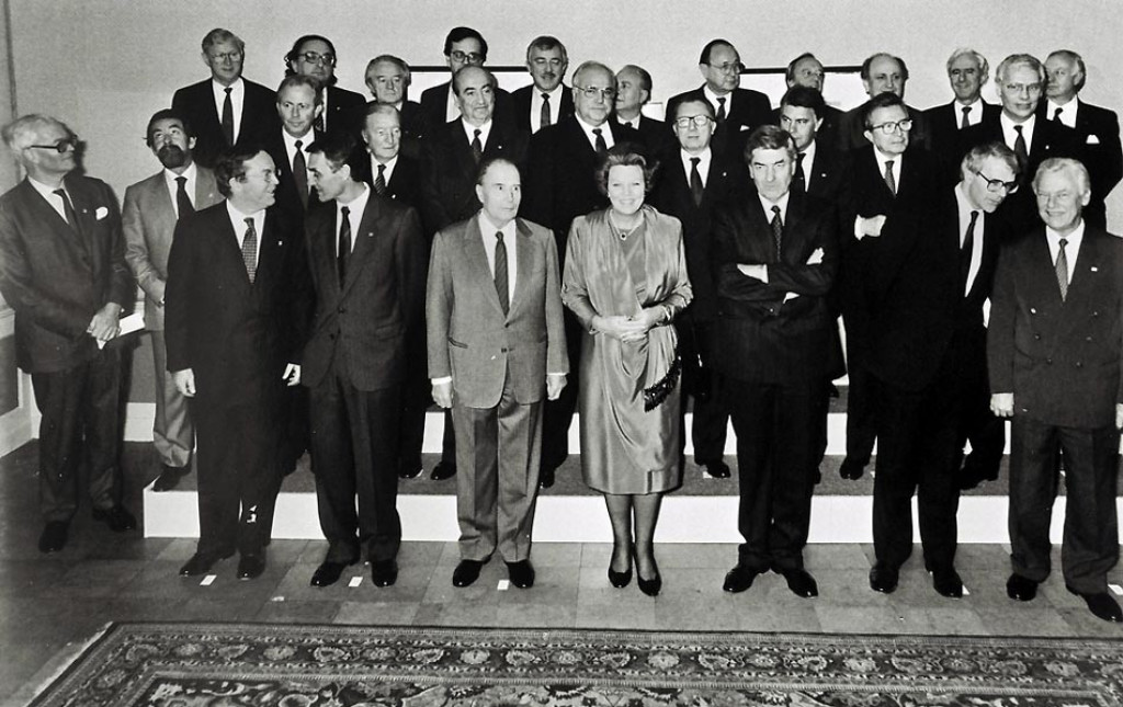 Predstavitelia 12 členských krajín po skončení samitu v Maastrichte v decembri 1991, na ktorom sa dohodli, že doterajšie vzájomné vzťahy transformujú do Európskej únie.