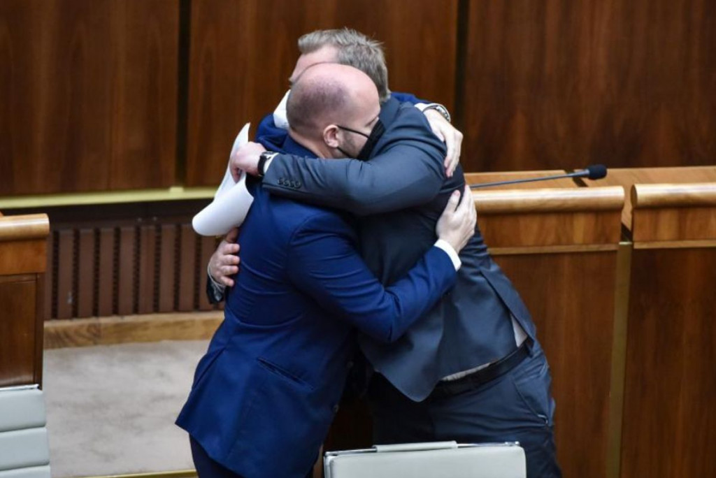 5e8b6b6d-b546-4830-ad1a-c45151376002