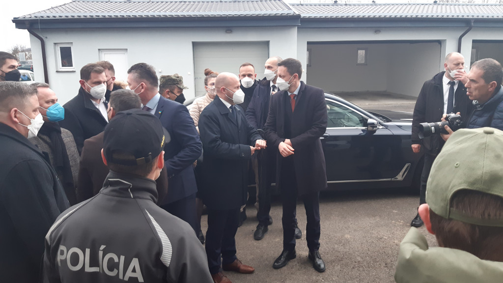 ba0de201-8625-458e-b4cb-700e7c545378