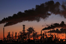 emisie továreň