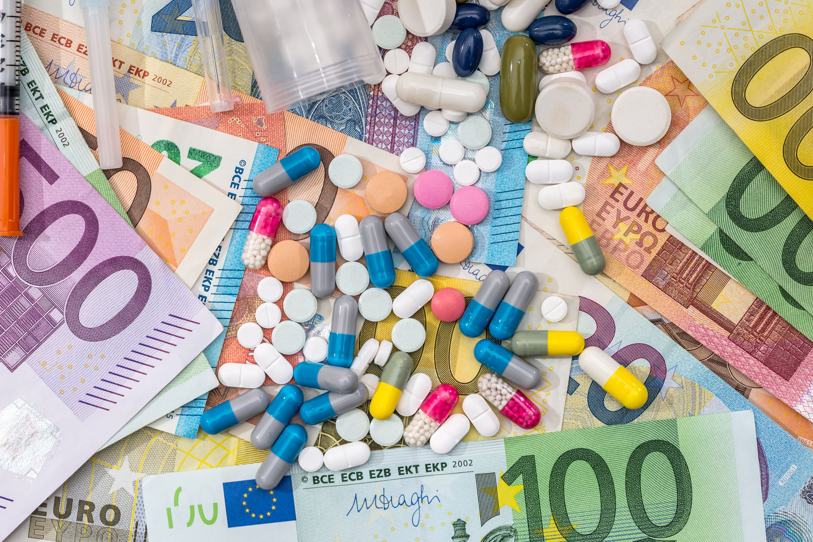 Mediweb.sk - Neverejné zmluvy a výnimky v cenovej regulácii môžu viesť k  nekontrolovanému rastu výdavkov na lieky