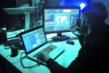 Keď je studená kybernetická vojna, nastupujú hackeri