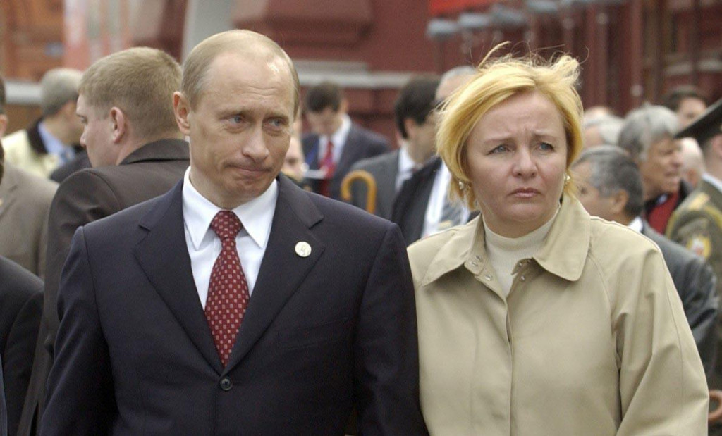Vladimir Putin a jeho žena Lyudmila oznámili v roku 2013, že sa rozvádzajú.