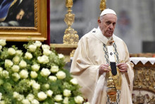 Latinčina je úradným jazykom Vatikánu, ovláda ju aj pápež František.