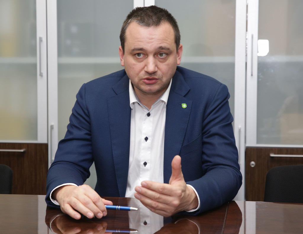 Vl&aacute;dny program je tak&yacute; rozsiahly, že sa spln&iacute; p&auml;tina, maxim&aacute;lne &scaron;tvrtina sľubov, hovor&iacute; &scaron;&eacute;f D&ocirc;very Martin Kultan.