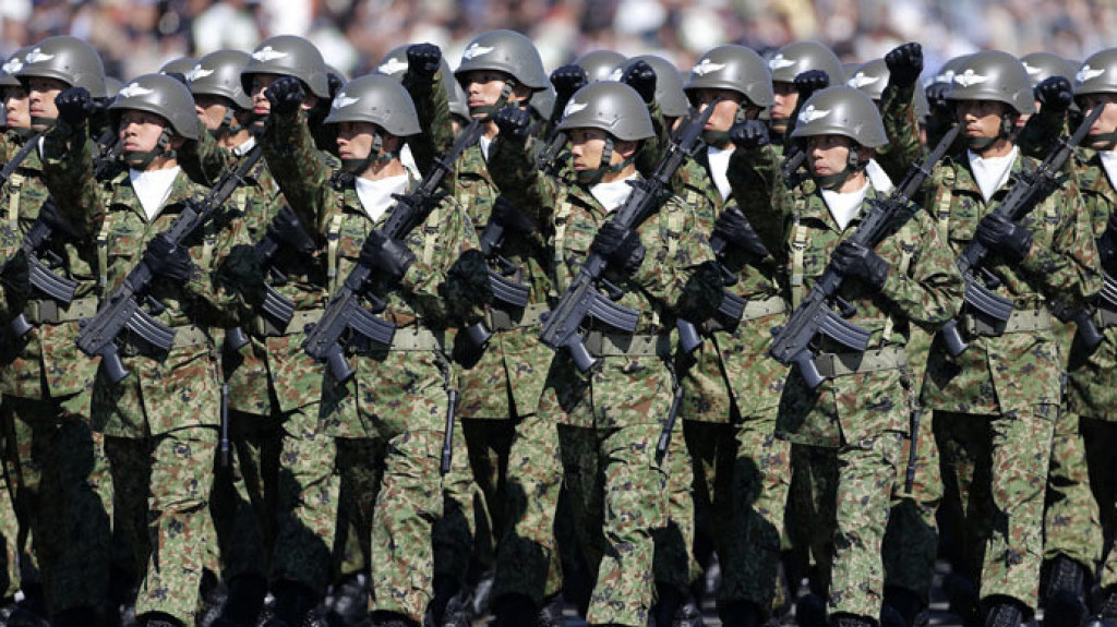 Armáda tejto ázijskej krajiny mala podľa odhadov k dispozícii 44 miliónov bojaschopných mužov a v aktívnej službe bolo 250-tisíc vojakov. Japonsko disponovalo 678 tankami a 2850 obrnenými vozidlami. Letectvo malo k dispozícii 1590 lietadiel a 638 helikoptér. Námorníctvo japonskej armády malo 131 plavidiel. Rozpočet pre japonskú armádu za rok 2015 bol vyše 40 miliárd dolárov.