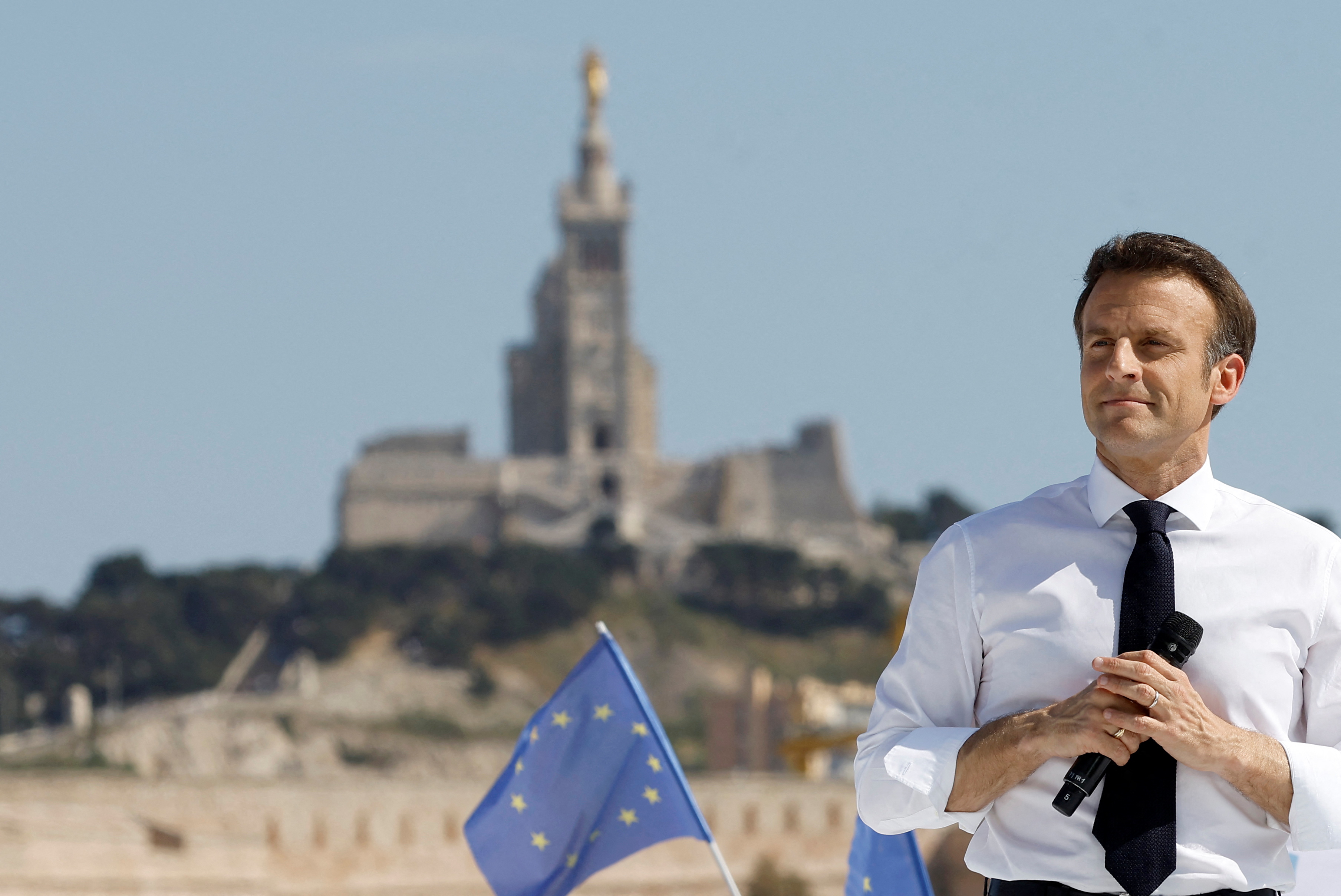 Le Pen qualifie Macron d’élitiste.  Il veut que la France soit la première grande économie sans gaz ni pétrole