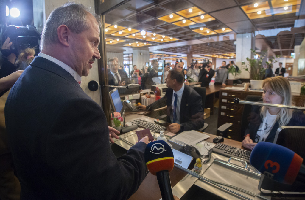 6ba45176-19b3-4c76-a0c2-ced152ca7a08