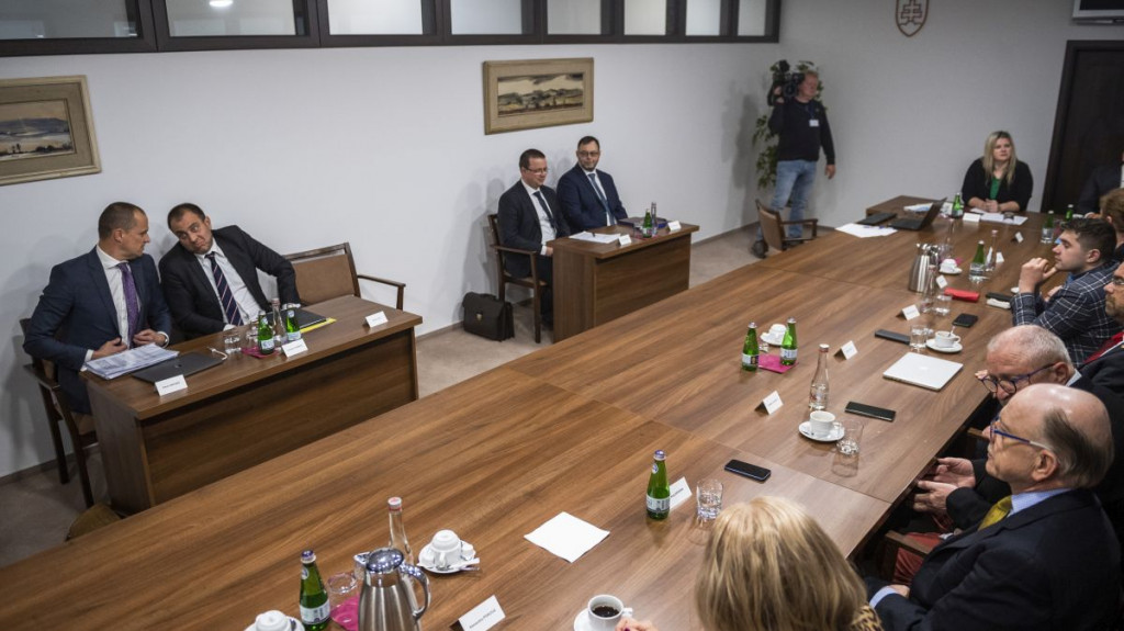 0d1cae2a-6d2b-4bf7-83da-ffe1478f1977