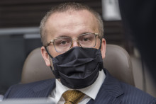 Vladimír Pčolinský, ktorý je momentálne vo väzbe, skončí ako šéf SIS. Návrh na jeho odvolanie na návrh premiéra Igora Matoviča v stredu schválila vláda.