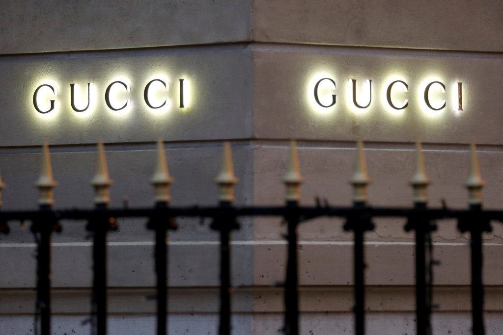 Gucci zažíva nevídané úspechy. Luxusná značka si v posledných mesiacoch získava množstvo mladých zákazníkov. 