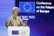 &lt;p&gt;Predsedníčka Európskej komisie Ursula Von der Leyenová počas prejavu na Konferencii o budúcnosti Európy v Štrasburgu 9. mája 2022&lt;/p&gt;