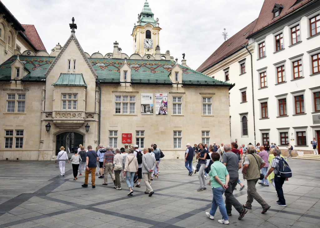 Cudzinci si najčastejšie vyberajú pre pobyt Bratislavu a okolie.