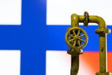 Fínska vlajka a plynovod, ilustračné foto.

 

