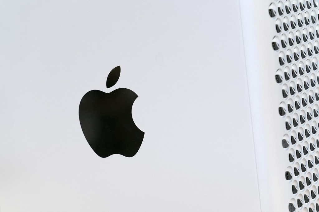 &lt;p&gt;Na archívnej snímke logo spoločnosti Apple na počítači Mac Pro. FOTO TASR/AP&lt;br /&gt;
 &lt;/p&gt;